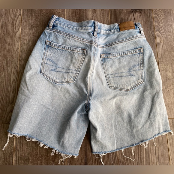 American Eagle faded blue relaxed mom shorts raw hem high waist longer length - Picture 3 of 9